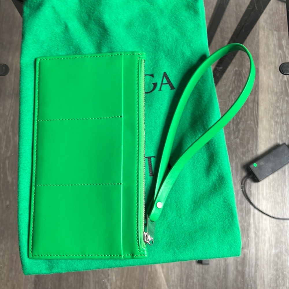 New Bottega Veneta Pouch with dust bag and authenticity NWT - Picture 2 of 10